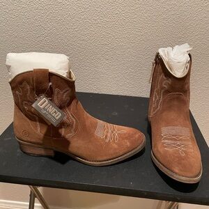 New Women’s Dingo Cowboy Booties Size 8.5